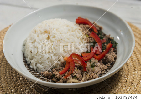 ガパオ　タイ料理 103788484