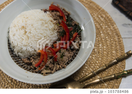 ガパオ　タイ料理 103788486