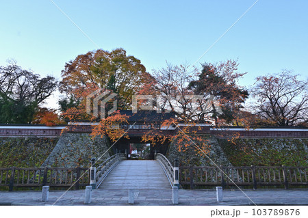 本丸冠木門と冠木橋 103789876