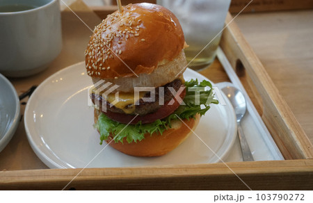 美味しいグルメバーガー 美味しいグルメバーガー 103790272