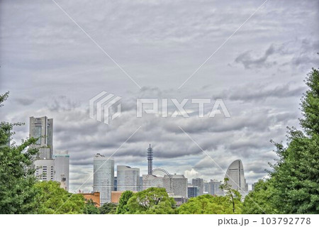 【神奈川】横浜　みなとみらい方面の風景 103792778