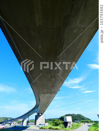 空に架かる橋 103793882