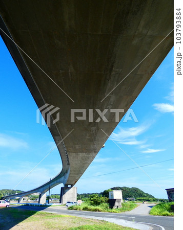 空に架かる橋 103793884