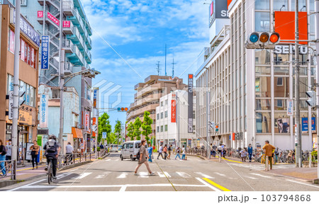 川崎市の都市風景　武蔵新城駅　南武沿線道路 103794868