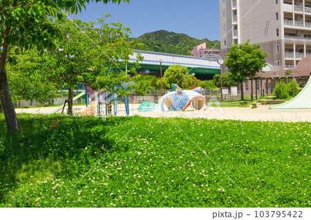 HAT神戸・夢公園の初夏の風景 神戸市中央区にて HAT神戸・夢公園の初夏の風景 神戸市中央区にて 103795422
