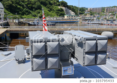 護衛艦搭載のミサイルランチャー　シースパローミサイル　自衛艦　護衛艦の武装 103795433