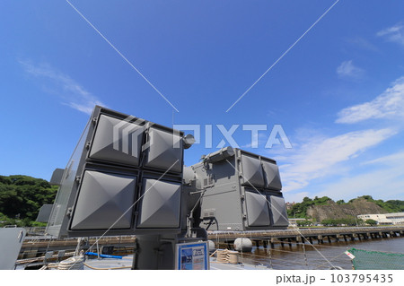 護衛艦搭載のミサイルランチャー　シースパローミサイル　自衛艦　護衛艦の武装 103795435