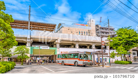 川崎市の都市風景　武蔵新城駅 103796710