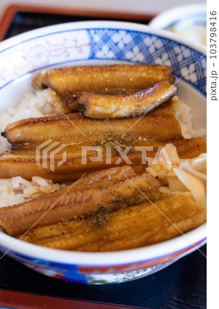 穴子丼 103798416