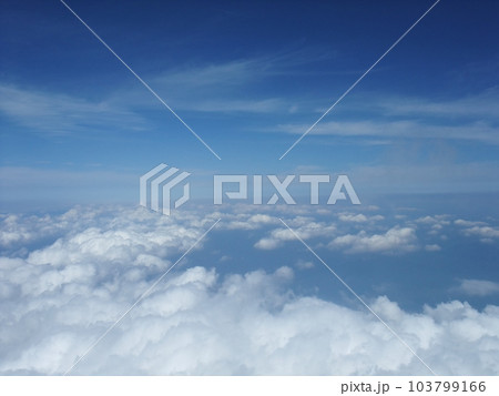 富士山の登山道から見た空 103799166