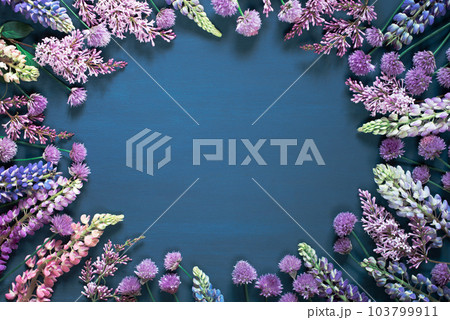 Floral blue background, frame with fresh flowers 103799911