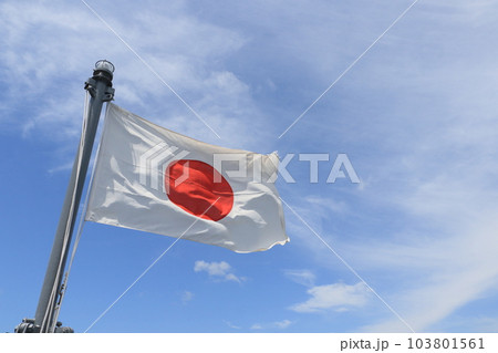 青空にはためく日章旗 日本国旗 国旗 日の丸 青空にはためく日章旗 日本国旗 国旗 日の丸 103801561