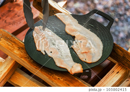 アウトドアで朝食　Camping outdoor breakfast set photo 103802415