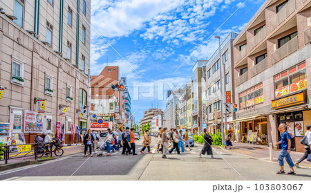 川崎市の都市風景　武蔵新城駅　南武沿線道路 103803067