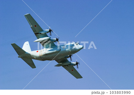 飛行する航空自衛隊の輸送機 C-130H 飛行する航空自衛隊の輸送機 C-130H 103803990