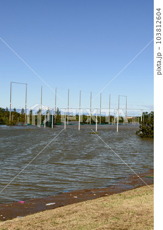 令和元年東日本台風・治水効果で水没した彩湖道満グリーンパーク（埼玉県） 103812604