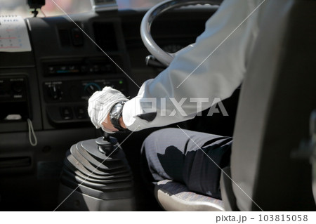 マイクロバス運転席　イメージ 103815058