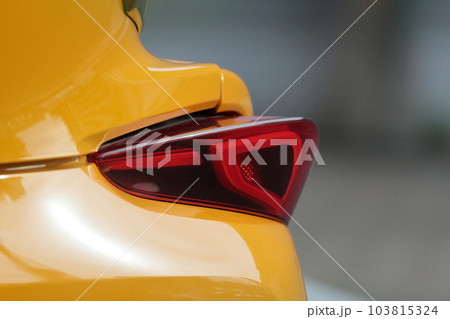 車のテールランプ イメージ 車のテールランプ イメージ 103815324
