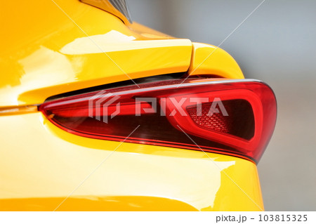 車のテールランプ　イメージ 103815325