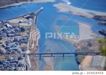 銚子川・船津川の河口を望む(高丸山山頂から)　【三重県北牟婁郡紀北町】 103816459