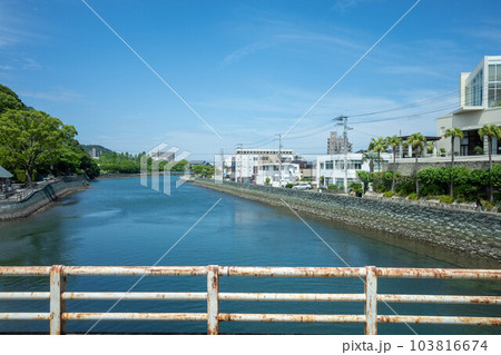 助任橋から見える徳島市助任川 助任橋から見える徳島市助任川 103816674