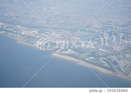 飛行機内から撮影|霞んだ大都会の街並み|大気汚染イメージ|公害イメージ|千葉県 飛行機内から撮影|霞んだ大都会の街並み|大気汚染イメージ|公害イメージ|千葉県 103816860