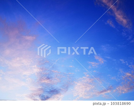 冬の青空と雲 冬の青空と雲 103818690