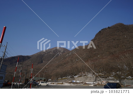 草春の赤城山 大沼駐車場から黒檜山と駒ケ岳方面を見る 2023年3月8日 草春の赤城山 大沼駐車場から黒檜山と駒ケ岳方面を見る 2023年3月8日 103821771