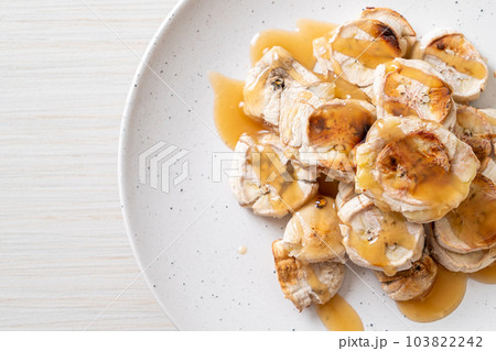 Grills Banana with Caramel Sauce 103822242
