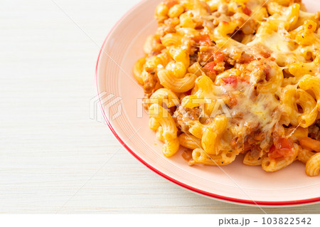 homemade macaroni bolognese with cheese 103822542