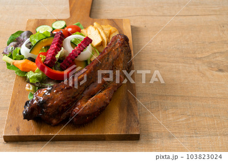 barbecue pork spare ribs with vegetables 103823024