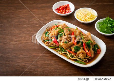 Stir Fried Fish with Chinese Celery 103823052