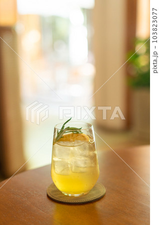 iced lemon honey glass with rosemary iced lemon honey glass with rosemary 103823077