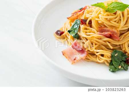 Stir-Fried Spaghetti With Dried Chili And Bacon 103823263