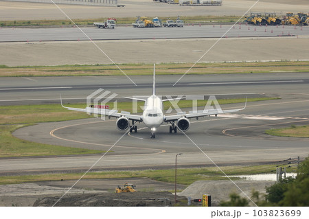 エアバスA320の正面 エアバスA320の正面 103823699