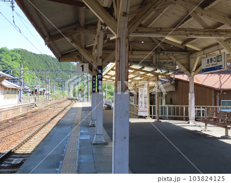 初夏の吉野口駅 初夏の吉野口駅 103824125