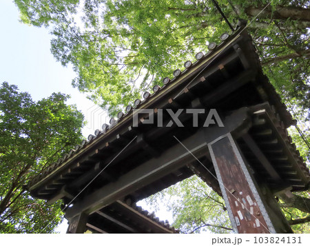 吉野の金峯山寺黒門 103824131