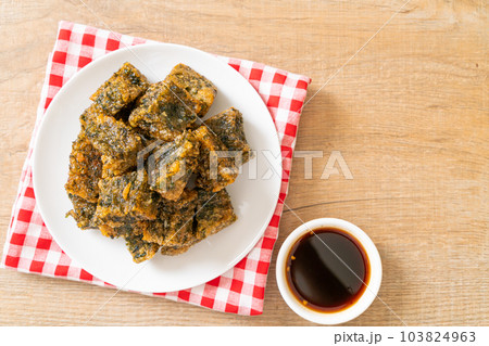 Fried Chinese chives dumpling cake 103824963