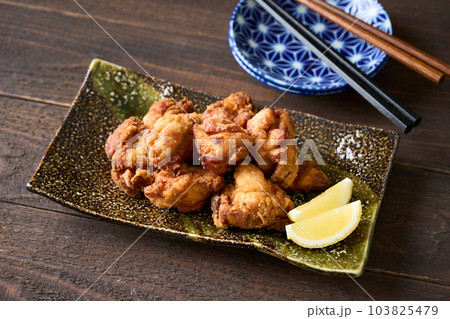 鶏の唐揚げ 鶏の唐揚げ 103825479