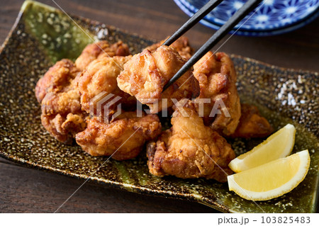 鶏の唐揚げ 鶏の唐揚げ 103825483