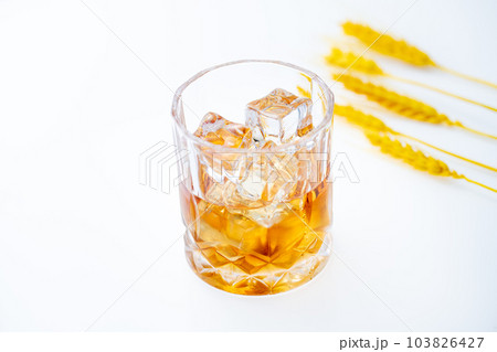 ラム酒 サトウキビから造られる蒸留酒(スピリッツ) ラム酒 サトウキビから造られる蒸留酒(スピリッツ) 103826427