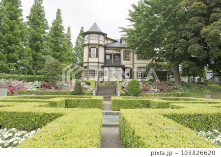 神奈川県横浜市中区山手の洋館の梅雨 103826620