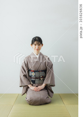 色無地　着物　全身　畳　 103826636