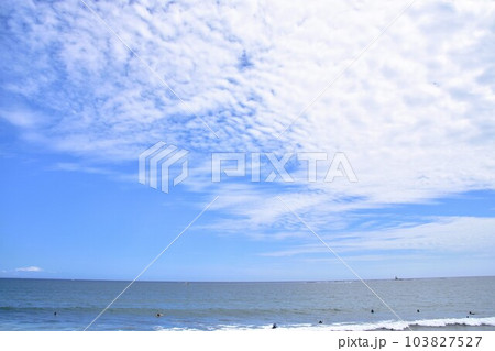 茅ヶ崎海岸の初夏の風景 茅ヶ崎海岸の初夏の風景 103827527