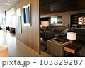 空港ラウンジ 103829287