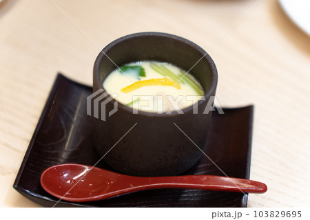 回転ずしの茶碗蒸し 回転ずしの茶碗蒸し 103829695