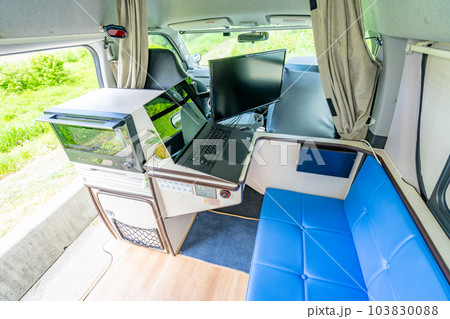 キャンピングカー　インテリア　バンライフ　パソコン　モバイルオフィス 103830088