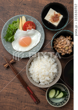 朝食 縦位置 朝食 縦位置 103830707