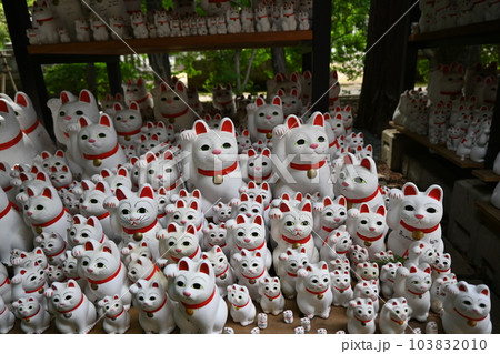 豪徳寺の招き猫 豪徳寺の招き猫 103832010