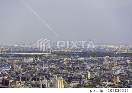 夕方に金華山から見た岐阜市・岐南町・一宮市の景色 103836312